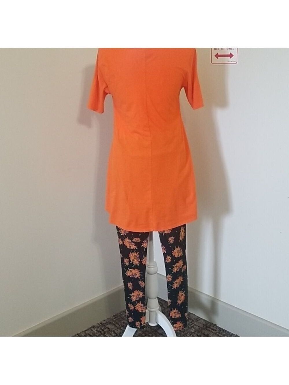 LULAROE 2 PIECE SZ XS TUNIC WITH LEGGINGS - Picture 5 of 7
